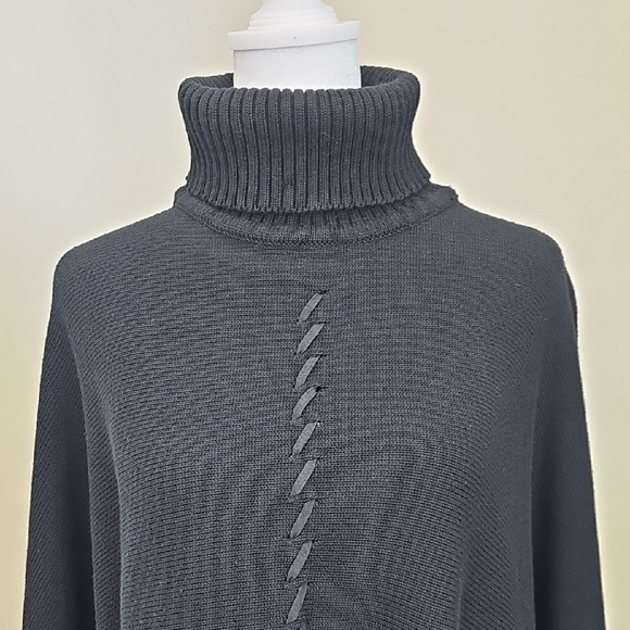 Chico's Design Black Faux Suede Trim Turtleneck Poncho, Sweater Sz M/L - Picture 3 of 9